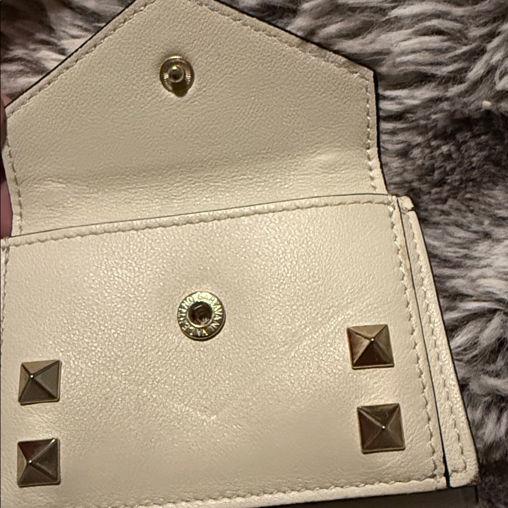 Valentino Garavani Studded Envelope Wallet - Cream Leather 🔥Rare🔥 - Picture 2 of 7